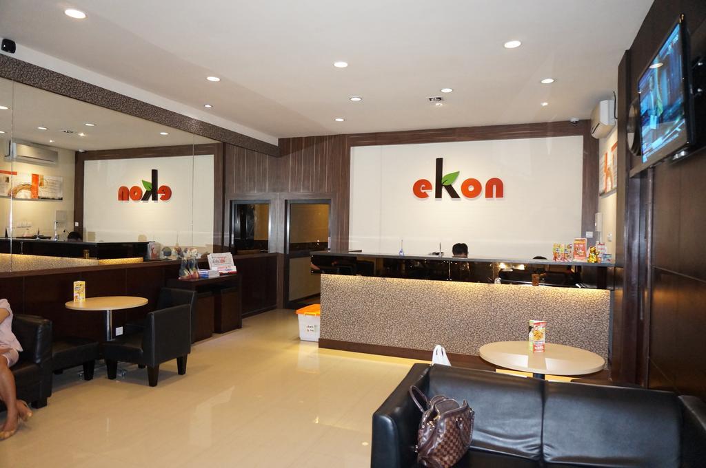 Ekon Hotel 요그야카르타 외부 사진
